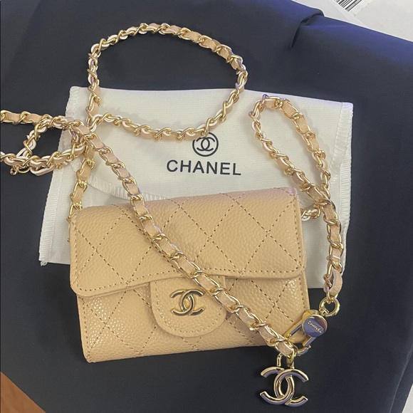 CHANEL Handbags - 💕Chanel beige tan Mini wallet Quilted Bag with Gold Chain